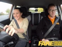 Fake Driving School poco adolescente Inglés se la follan después de su lección