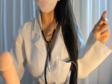 Sexy Latina RolePlay Doctor haciendo sexo oral hasta correrse en su boca JOI