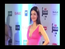 ¡No puedo controlar! Las actrices indias calientes y sexys Kajal Agarwal mostrando sus traseros apretados y jugosos y sus grandes tetas. Todos los videos calientes, todos los cortes del director, todas las sesiones de fotos exclusivas, todas las sesiones 