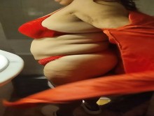 Nina dándose una duchas con esas tetazas