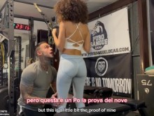 Entrenador personal falso con Beatrice Segreti follando a una morena adolescente después de un entrenamiento