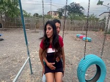 ¿Y si nos descubren&quest; , sexo divertido en un parque publico con mi puta novia y un desconocido cachondo