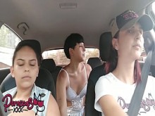 Esposa pasajera de casi atrapa piernas y él follando al borde de la carretera - completo en rojo