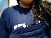 Estaba tan cachondo y cachondo que tuve que abrir mis piernas y penetrarme con un consolador largo y grueso que me hizo tener una gran eyaculación.