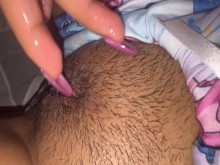 El deseo sucio ganó debajo de las sábanas con los dedos húmedos ????????