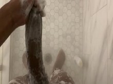 ¿Puedes tomar cada centímetro de esta gran polla y búsqueda negra? Respuesta en los comentarios