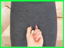 Petite japonés haciendo yoga es follado por el entrenador