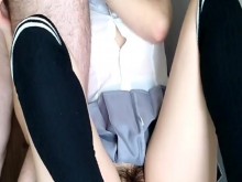 Hermosa colegiala cabalga como una diosa