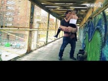 Público chupar y joder con la puta de adolescencia latina perversa Mey Madness - Mamacitaz