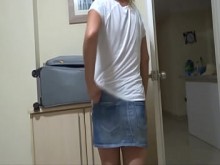 Mi esposa madura, después de disfrutar de la playa y el mar, va al hotel para follar con el joven talentoso que encontró en la playa mientras se mostraba, masturbación, orgasmos, mamadas, folladas y corridas en el coño peludo