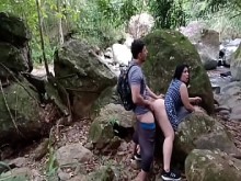 PRIMERA PARTE FOLLANDO CON MI COMPAÑERO EN EL BOSQUE.. me FOLLAN me CHUPAN y se corren encima ..en el bosque alexachris20