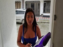 trabajadora del gobierno recibe de mi leche