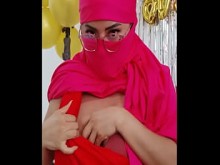 El patriarcado me hizo muy sumiso y es por eso que llevo ropa que me cubre la cara.