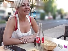 A mi amigo David le gusta oler las bragas. Le presento a Sandra V y disfruta follándosela en FAKings