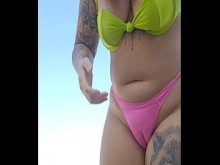 Los machos siguen mirándome en la playa.