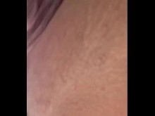 Apolonia está muy cachonda y aprovecha para meterse los dedos en su estrecho coño