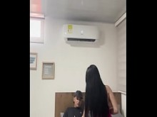 Le doy una buena compañia a mi hermanastro hasta cabalgar en su rica polla