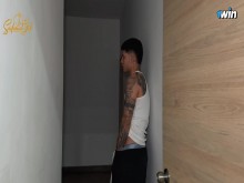 DESCUBRÍ A CHICO VOYEUR ESPIÁNDOME MIENTRAS ME MASTURBABA Y LO HICE FOLLARME DURO-SALOMÉ GIL