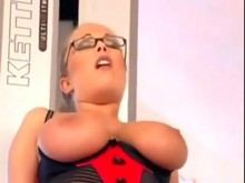 Chica cachonda alemana de grandes tetas