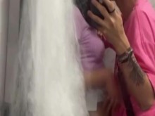 me coge en el baño de la fiesta de hallowen , la gente pide que nos apuremos????