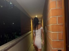 Extranjero prueba sexo con dos latinas muy cachondas y calientes - ABBY CARTER