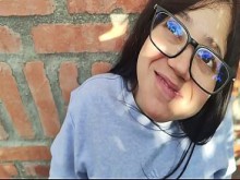 ¡Sorpresa! Agarro a mi prima por detrás sin que nadie se dé cuenta y hacemos esto