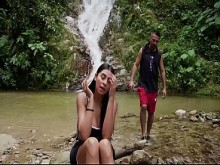 ¡¡El guía turístico termina llenándome el coño de delicioso semen!! - Melani Latina