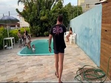 Me escapé de la multitud y en secreto le metí la polla a la amiga de mi esposa. Parte final