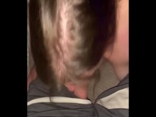 Esposa chupa la polla de su hermanastro