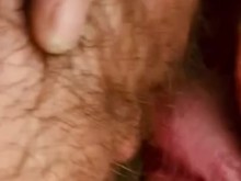 Ama de casa cachonda, Milf española masturbándose con los dedos y comiendo el coño para correrse!!
