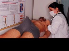 Ups... mi pene tuvo una erección frente a la enfermera.