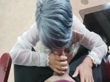 una hermanastra muy simpática y complaciente, que boca más pervertida tiene - Porno en español.