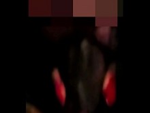Negão Pauzudo se folló desnuda a una traviesa milf casada y llenó de leche a la puta, mientras un cornudo manso era humillado. esposa caliente y cornudo